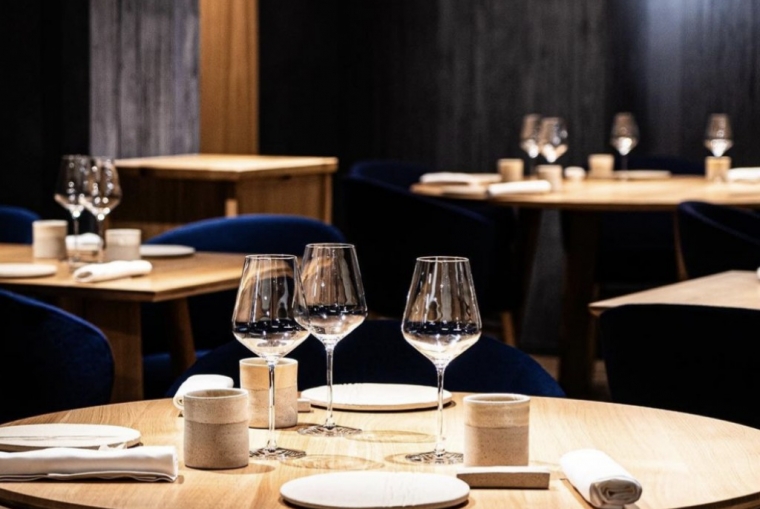Vaisselle sur-mesure pour le restaurant PRAIRIAL CONFLUENCE